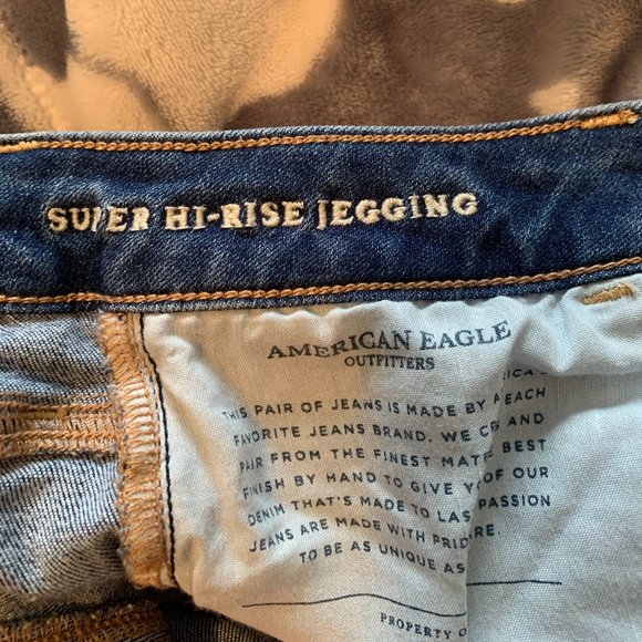 American Eagle Super Hi-Rise Rip Stretch Jegging - Picture 5 of 7
